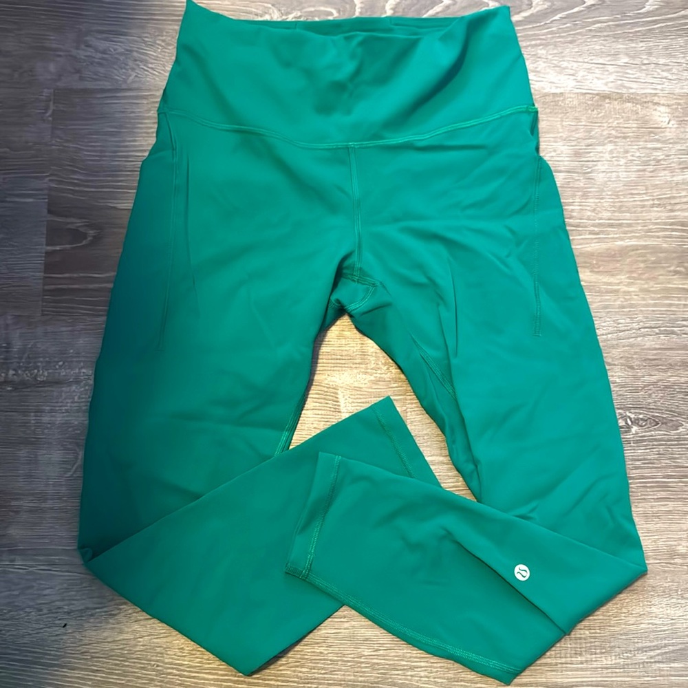 Lululemon sz 10 side pockets